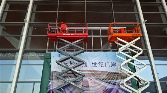 ▲不畏艱難，爭(zhēng)分奪秒趕工期